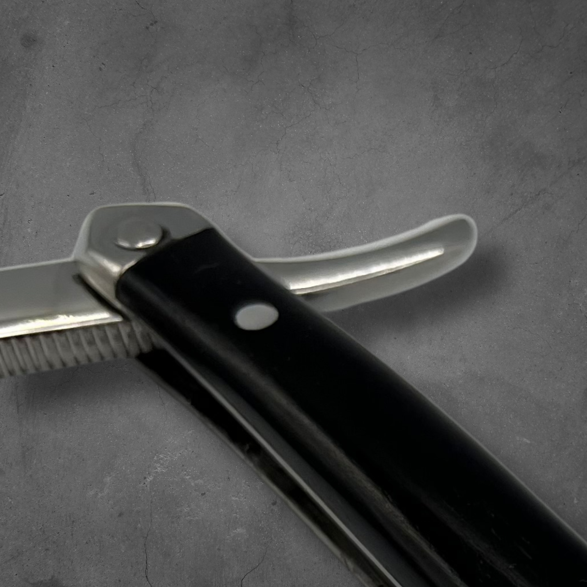 Saki Shears Ronin Professional Straight Razor